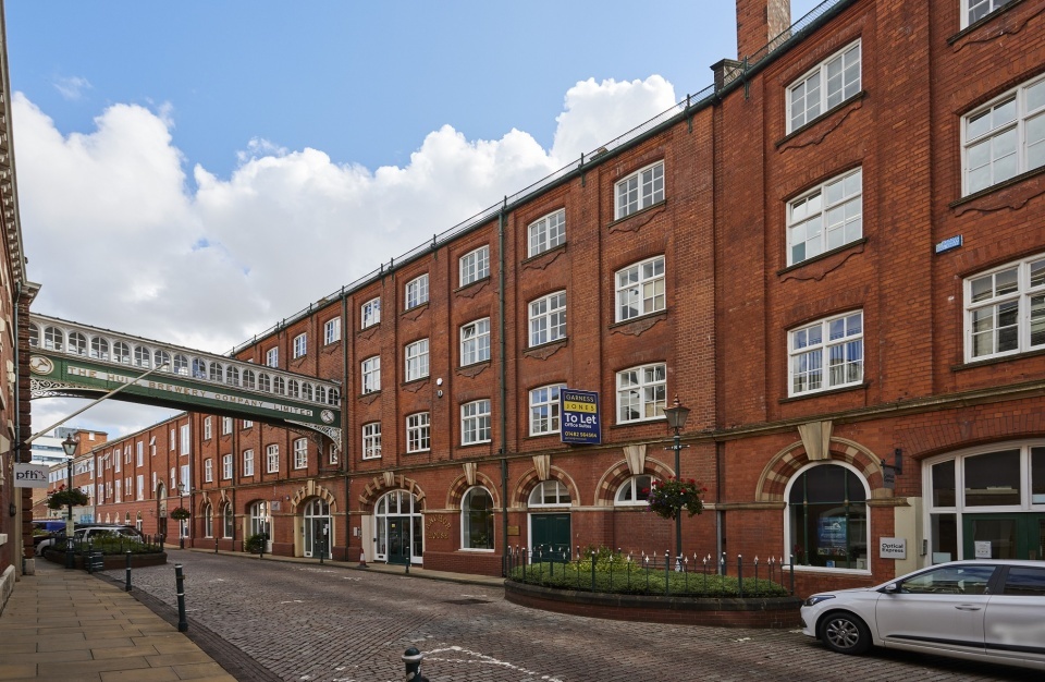 Market expertise helped increase occupancy of Hull office complex by almost 30% and led to sale for investor owner